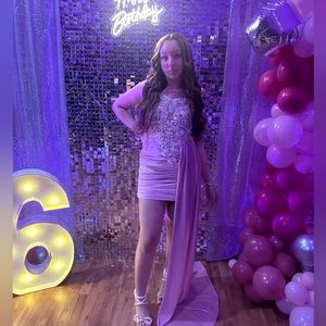 I'm selling my custom made birthday dress comes in a zip up bag only worn once